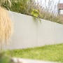 Grauer Diephaus L-Stein bewehrt, 80x100x45x12 cm, als Einfassung im Garten.