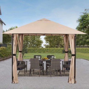 Beiger Gartenpavillon 300x300 cm mit Spitzdach und 4 zurückgebundenen Seitenteilen auf Terrasse. Sonnenschutz.