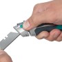 Wolfcraft Profi-Sicherheitsmesser mit Trapezklinge im Einsatz.