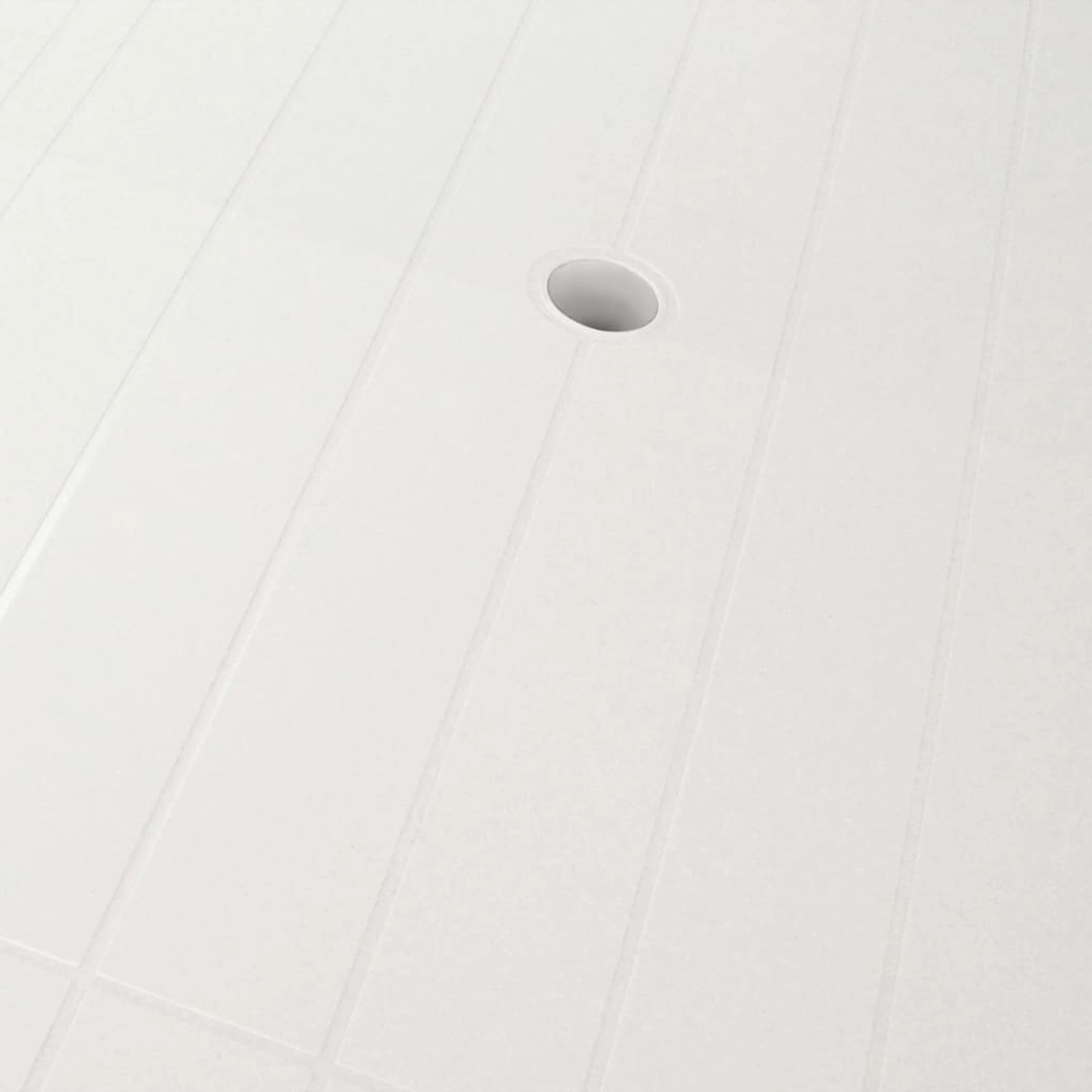 Detailansicht: Weiße Tischplatte der vidaXL Garten-Essgruppe mit Schirmloch.