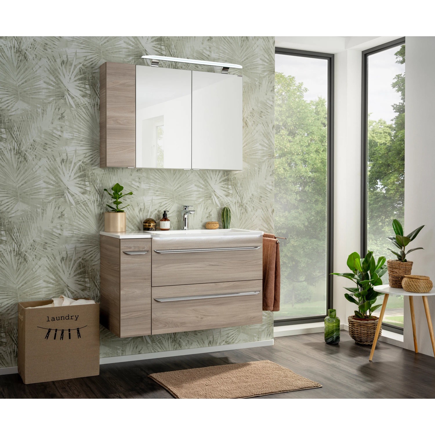 Fackelmann Bad-Hängeschrank Luxor Steinesche, 20 cm breit, mit Waschbecken und Spiegelschrank im Badezimmer.