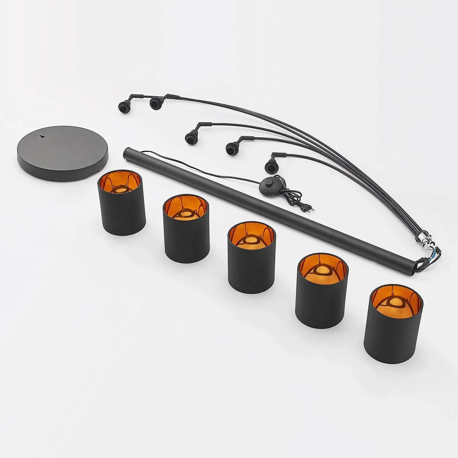 Lindby Bogenleuchte Abiram, 5-flammig, schwarz, aus Metall. Design Stehlampe für Wohnzimmer.