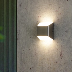 Moderne Eco-Light LED-Aussenwandleuchte Floyd aus Edelstahl, warmweisses Licht.