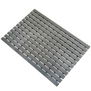 Schwarze KARAT Fußmatte mit Drainage, antibakteriell, 43x600cm, für Nassbereiche.