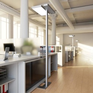 Moderne, dimmbare LED Bürostehleuchte Aila in Alu mit Bewegungsmelder für das Arbeitszimmer.