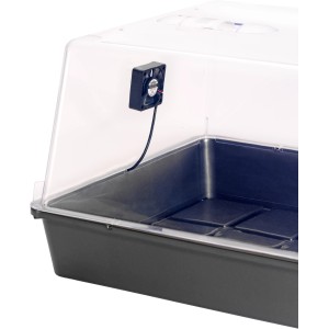 Romberg Umluft-Ventilator (5x5x1,5 cm) am Gewächshaus zur Pflanzenanzucht.