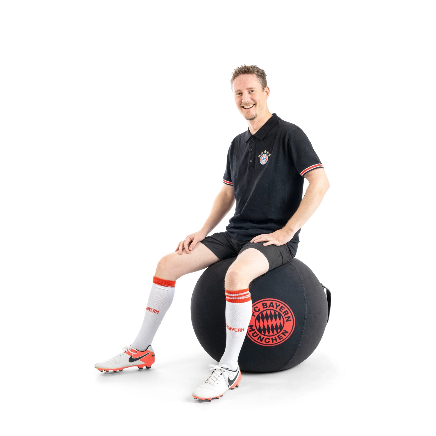 Schwarzer Sitting Ball Hocker FCB VIP, 120 l, mit Mann. Bequemer Sitzsack mit Vereinslogo.