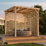 Karibu Pavillon Kvadrat aus naturbelassenem Holz mit Dach und Lamellenwänden.