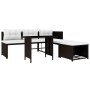 Braunes 4-tlg. Garten Lounge Set aus Rattan mit Tisch, Hocker, Sofa und Liege mit cremeweißen Polstern.