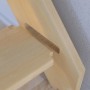 Detailaufnahme einer StarWood Fichte Treppe mit Holzgeländer und zwei Querleisten.