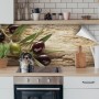 Myspotti Küchenrückwandfolie Mediterran mit Oliven-Motiv als Fliesenschutz in der Küche.