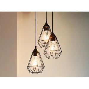 Schwarze Eglo Pendelleuchte Tarbes, 3-flammig, im Vintage-Design mit geometrischen Lampenschirmen.