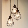 Schwarze Eglo Pendelleuchte Tarbes, 3-flammig, im Vintage-Design mit geometrischen Lampenschirmen.
