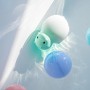 MegaLight LED Kinder-Badelicht Swimmy Hippo RGBW im Wasser mit bunten Bällen.