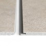 Detailaufnahme: Grosfillex GX Wall+ Creme Slate Dekor-Paneele mit Nut- und Feder-System.
