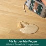 Bona Parkett Fugenkitt wird mit Schleifstaub angemischt und aufgetragen.
