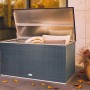 Offene, anthrazitfarbene Wilk Aufbewahrungsbox in Rattanoptik mit Gasdruckfedern und Kissen.