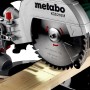Metabo Kappsäge KGS 216 M im Einsatz beim Holzzuschnitt. Zug-, Kapp- und Gehrungssäge.