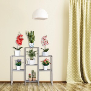 Graues Relaxdays Blumenregal aus Tannenholz mit 7 Ablagen und Pflanzen dekoriert.