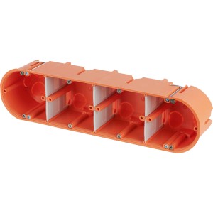 Orangefarbene 4-fach Hohlwanddose aus Kunststoff für Schalter und Steckdosen.