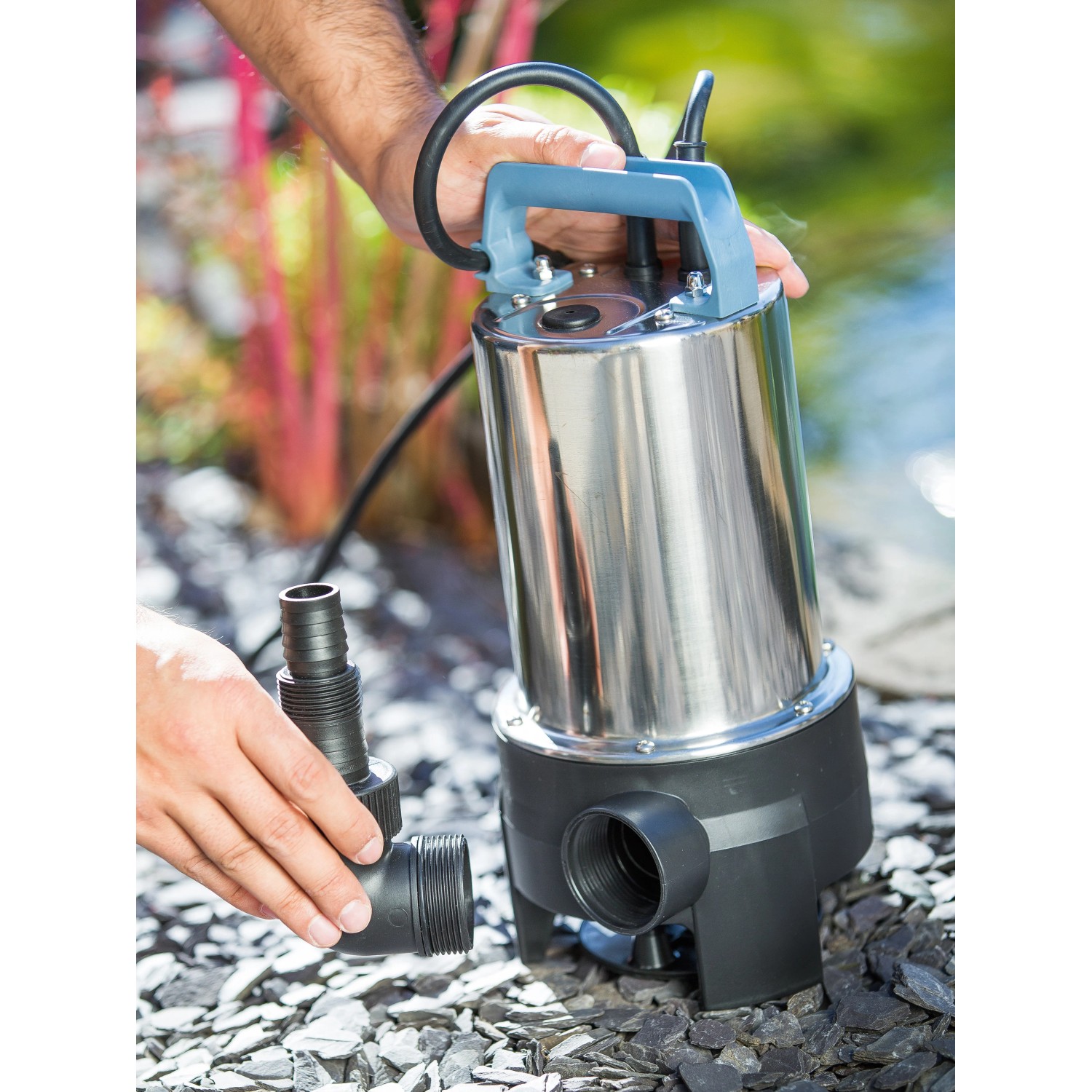 Tauchpumpe 1100 W zur Schmutzwasser-Entfernung mit Zubehör und Edelstahlgehäuse.