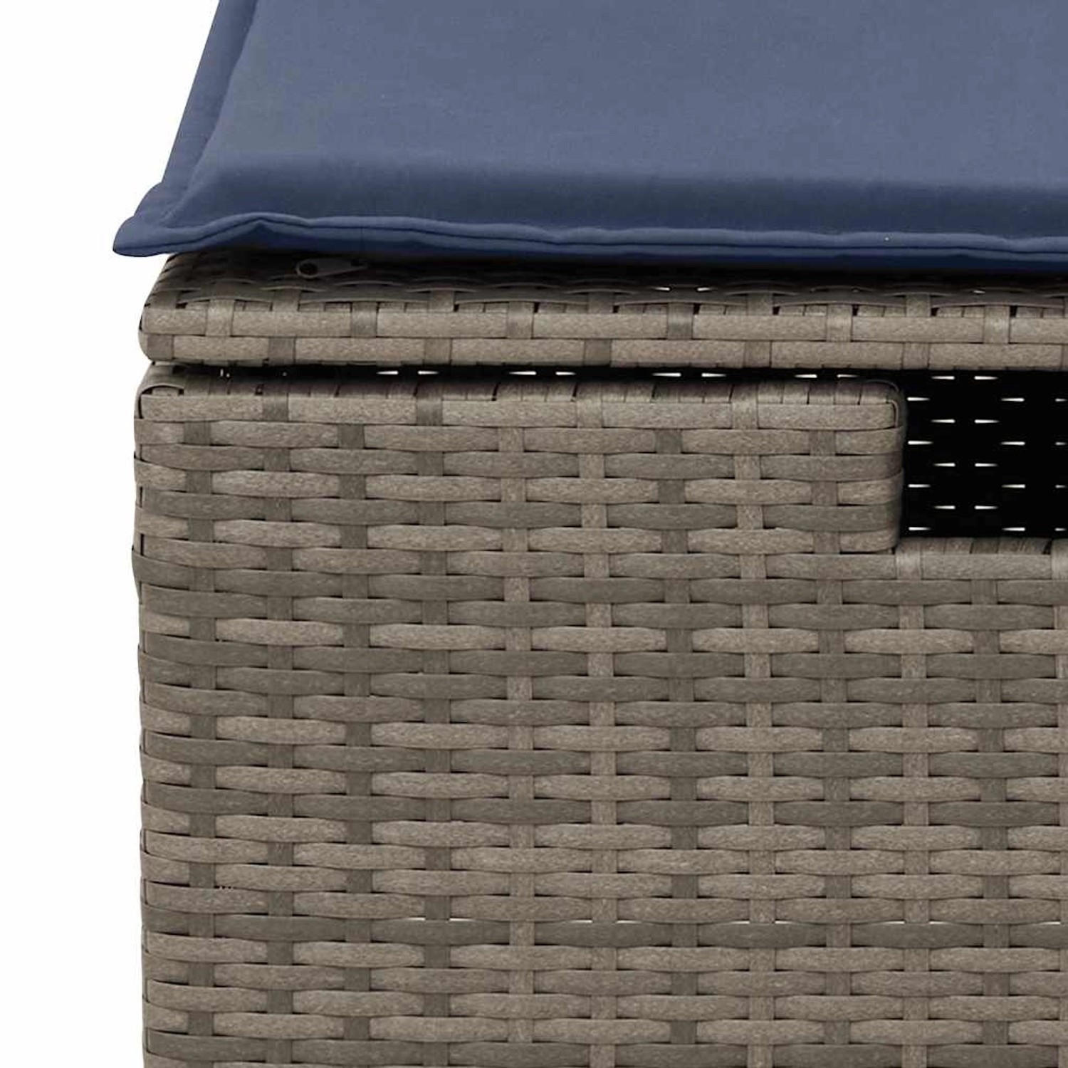 Detailaufnahme: Grauer Poly Rattan Gartenhocker mit blauem Kissen, Teil der vidaXL Sofagarnitur.