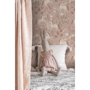 Altrosa Tapete mit Einhörnern im Kinderzimmer. Dekorative Vliestapete von ESTAhome.