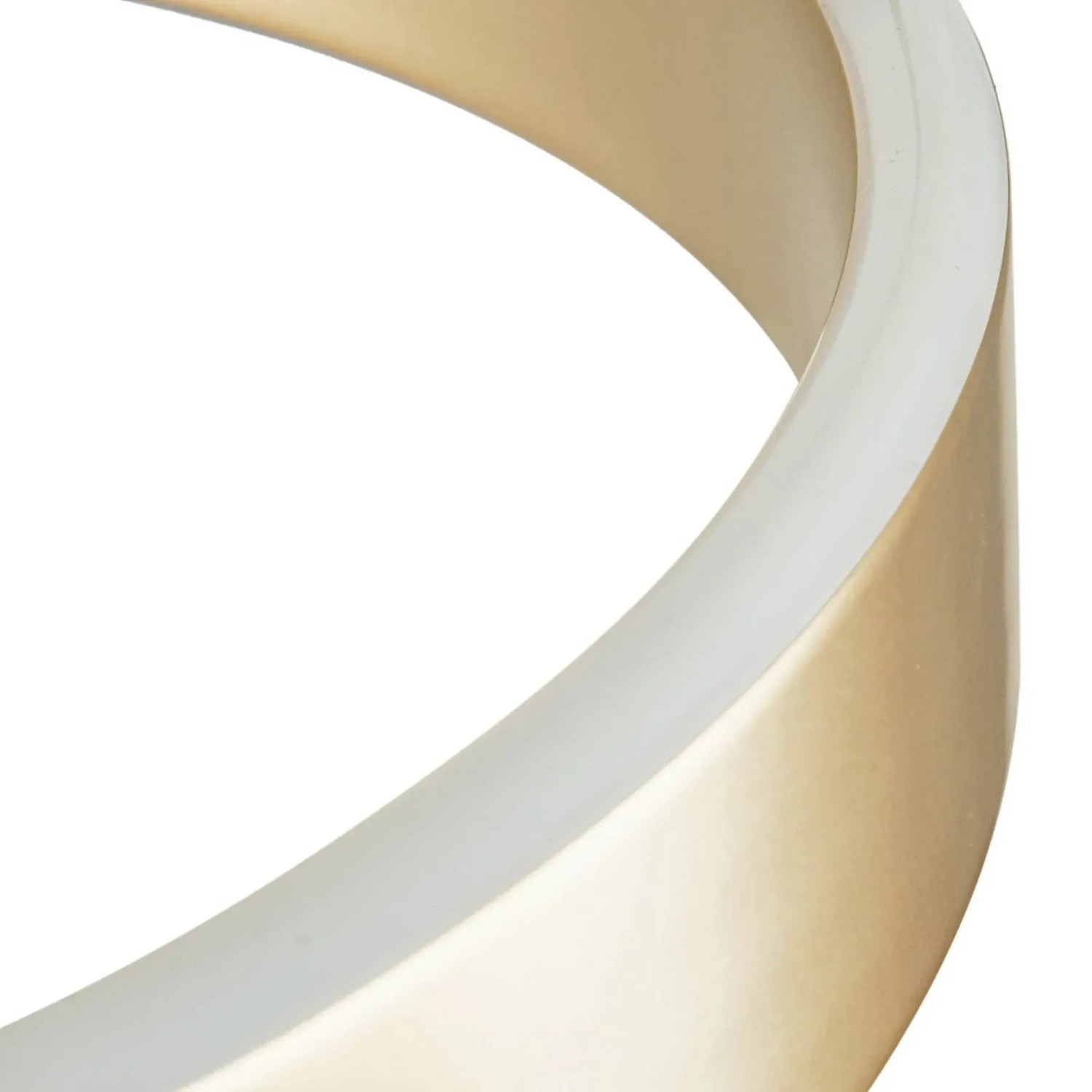Detailaufnahme: Goldene Lucande LED Tindra Pendelleuchte aus Metall, modernes Design.