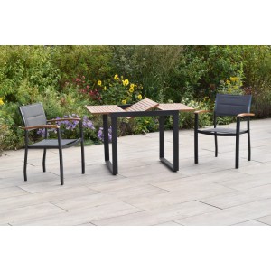 Merxx Paxos Gartenmöbel-Set: Ausziehbarer Tisch und 2 Stapelsessel mit Akazienholz-Armlehnen.