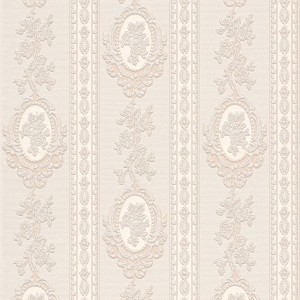 Cremefarbene Barock Tapete mit Streifen und floralen Ornamenten, klassisches Design.