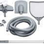 Deluxe Reinigungsset für Summer Waves Pool: Kescher, Bürste, Schlauch und Teleskopstange.