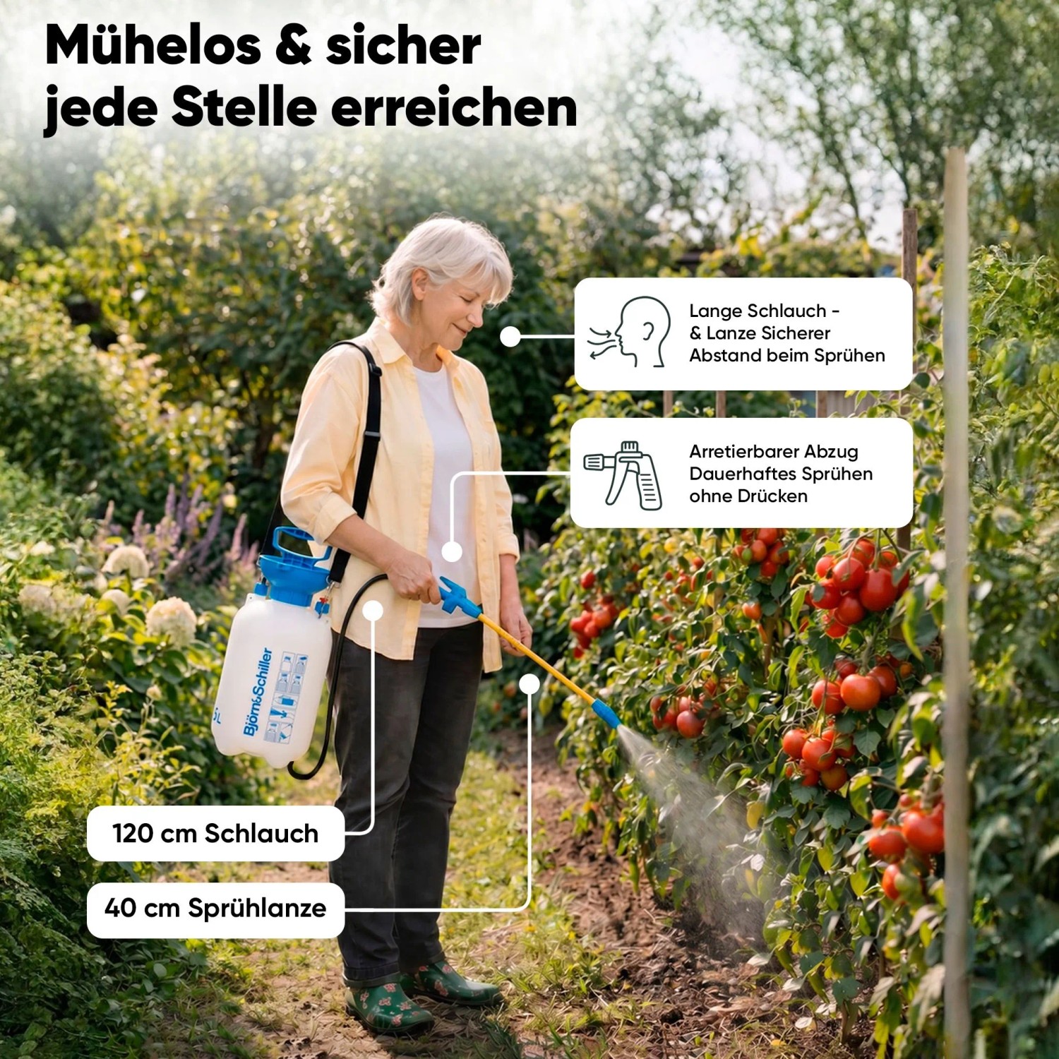 Frau sprüht Pflanzen im Garten mit weiß-blauem Björn&Schiller 5L Drucksprüher. Mit Schultergurt & langer Lanze.