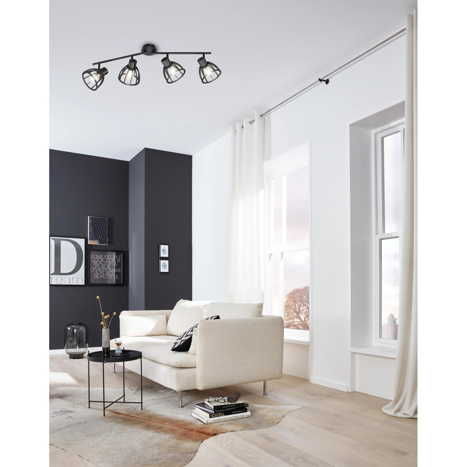 Schwarze, 4-flammige Fischer & Honsel Deckenleuchte Tilda im Retro-Design mit Holz-Lampenschirmen.