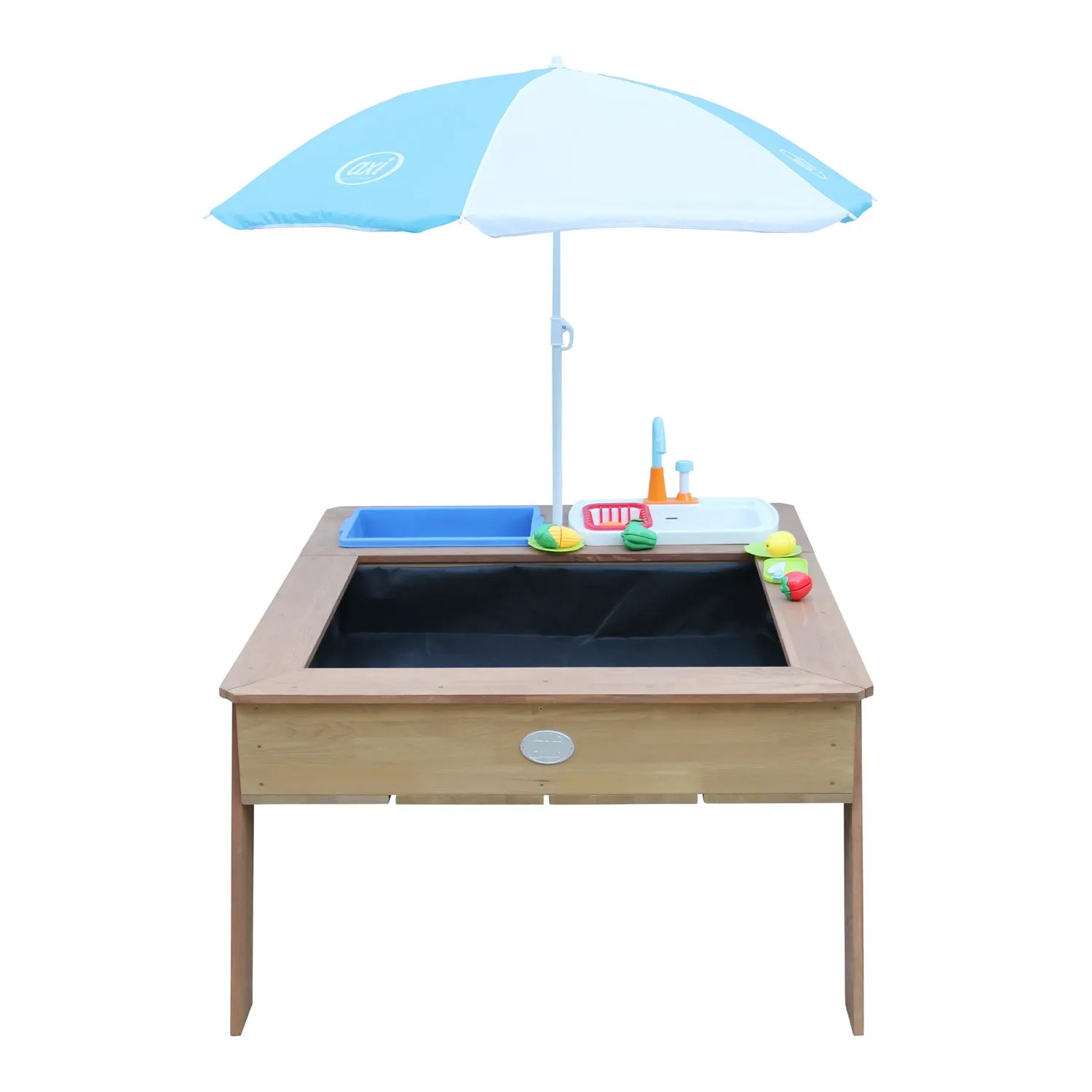 Axi Sand- und Wassertisch Linda mit blau-weißem Sonnenschirm, Spielküche und Zubehör.