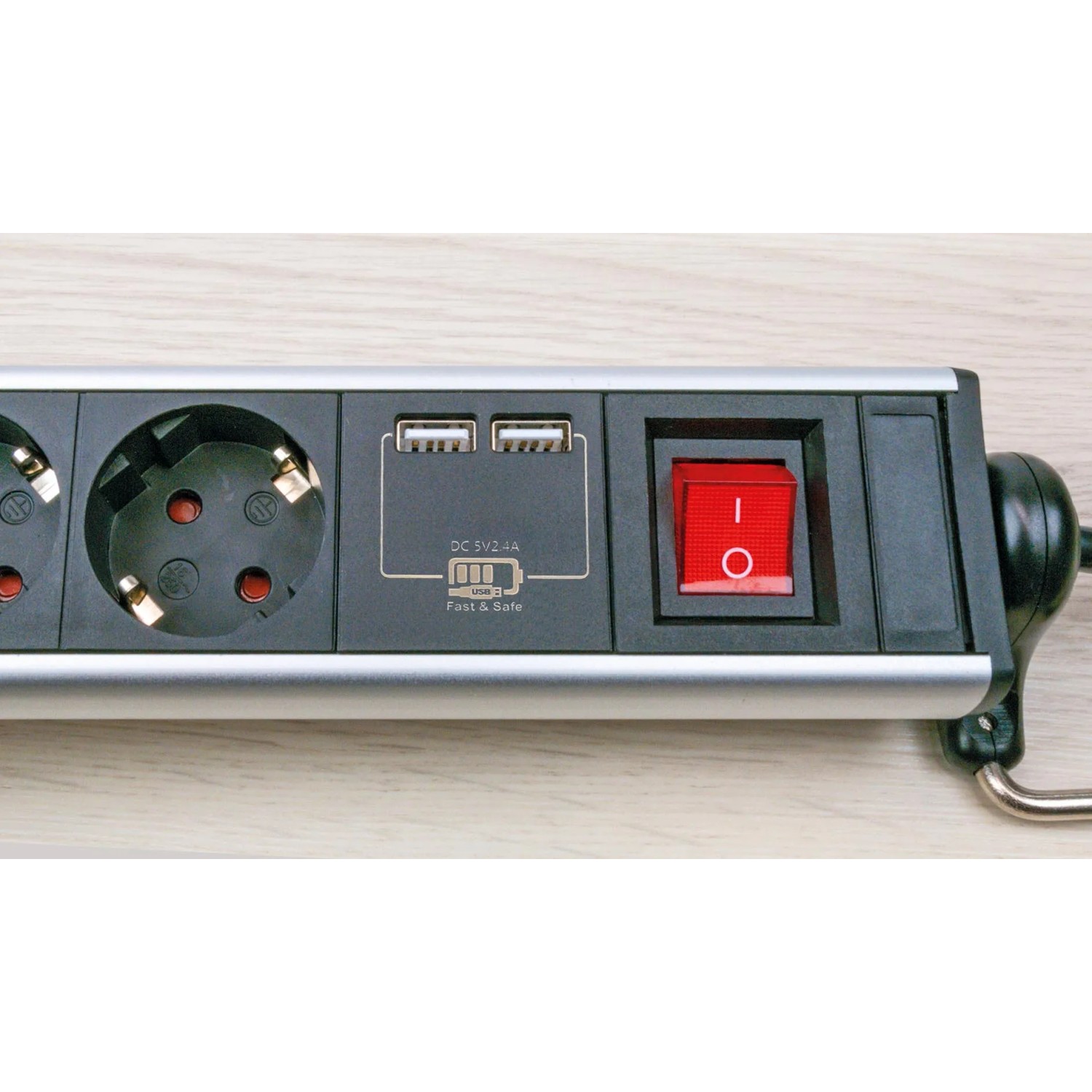Schwaiger® 4-fach Steckdosenleiste mit USB und Tischbefestigung für Computer & Multimedia.