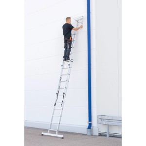 PROREGAL 2-teilige Mehrzweckleiter mit Traverse, 2x10 Sprossen, im Einsatz.