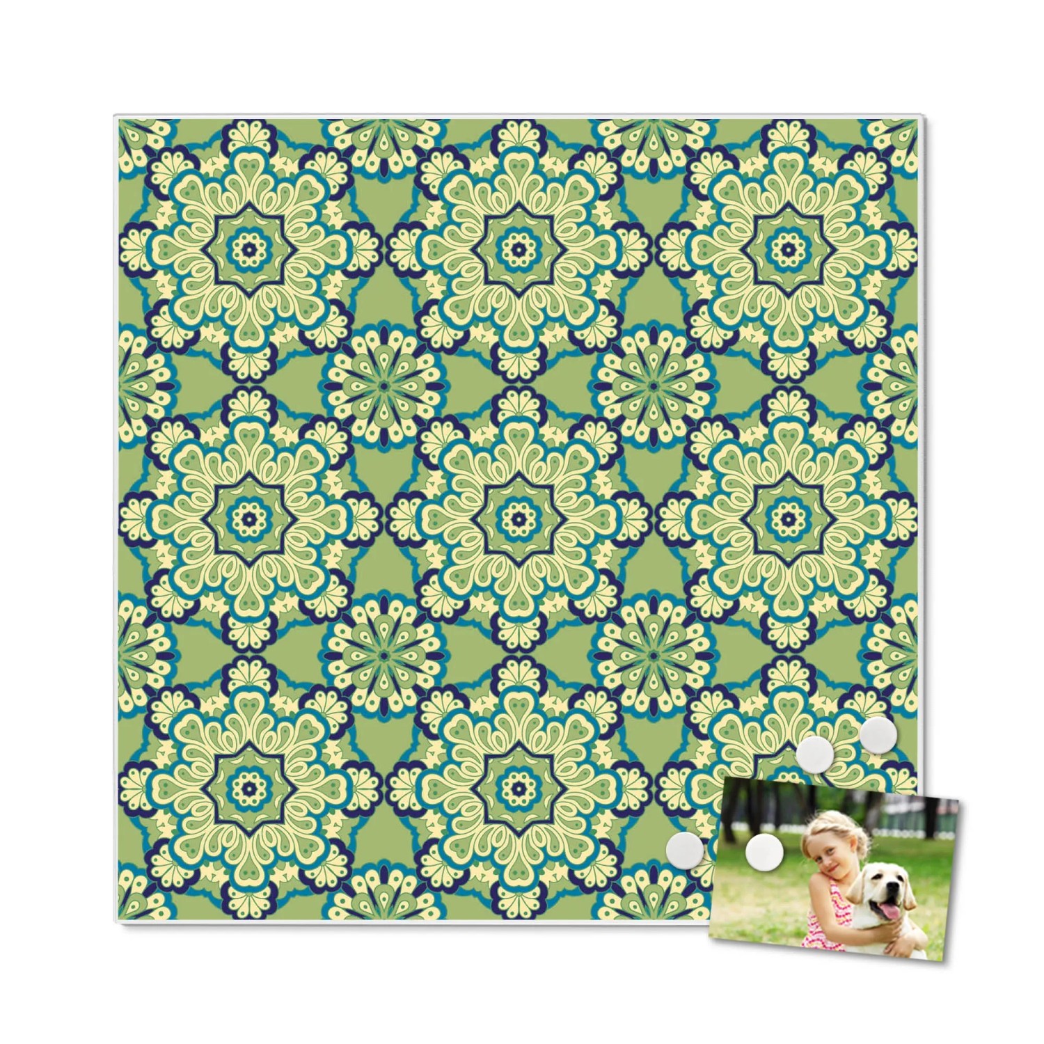 Weiße Magnettafel 50x50cm mit grünem Kaleidoskop-Muster, inkl. Magnete. Wanddekoration für Notizen.
