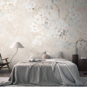 Fototapete Blumen beige/creme-weiß/grau von PROFHOME im Schlafzimmer. Florales Muster, Used-Look, Betonoptik.