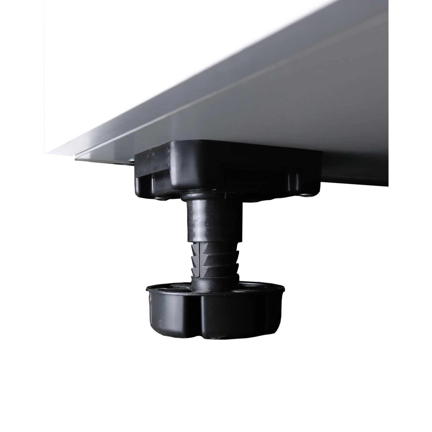 Detailaufnahme: Schwarzer, verstellbarer Fuß des Respekta Waschmaschinenschranks Clara.