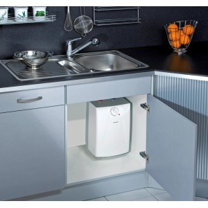 Clage Kleinspeicher S5-U 5 Liter Untertischgerät im Küchenschrank unter der Spüle.