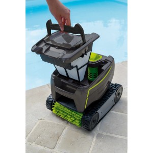 Zodiac Tornax GT2120 Poolroboter mit geöffnetem Filterfach für einfache Reinigung.
