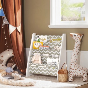 SoBuy Kinder-Bücherregal KMB50-HG mit Stofffächern und Kinderbüchern im Kinderzimmer.
