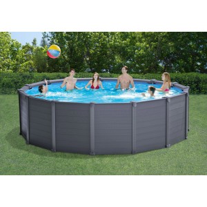 Intex Graphit Frame Pool Set mit Sandfilteranlage und Badegästen im Garten.