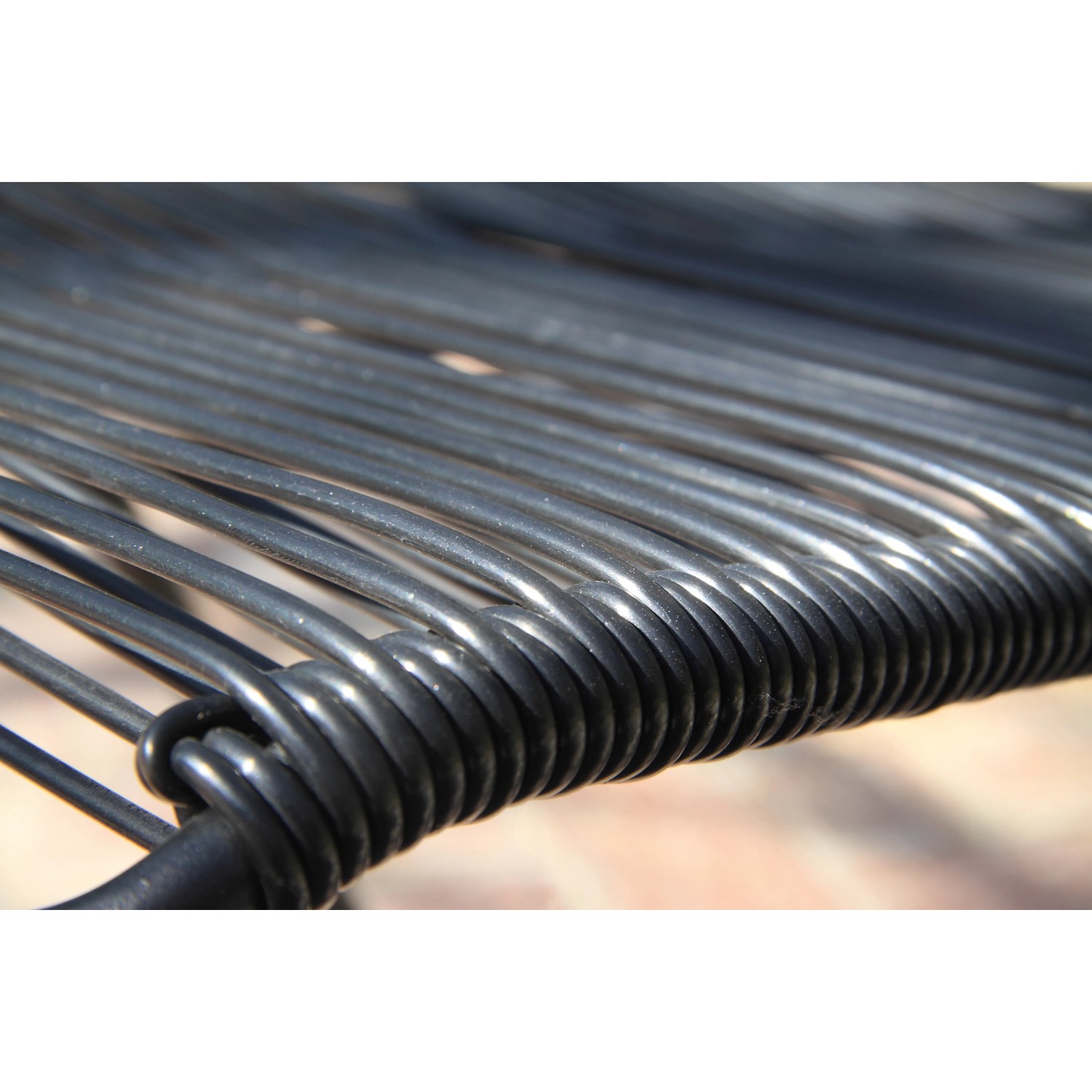 Detailaufnahme: Anthrazitfarbene Polyesterschnüre des Acamp Alpha Rope Gartenstuhls.