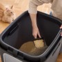 Anthrazitfarbene Rotho Katzentoilette Biala XL mit Schaufel und Katzenstreu.