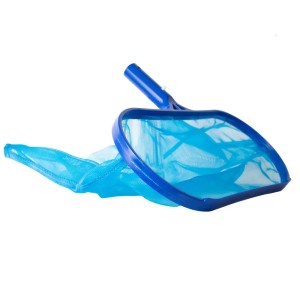 Blauer Evolution Bodenkescher aus Kunststoff zur Poolreinigung.