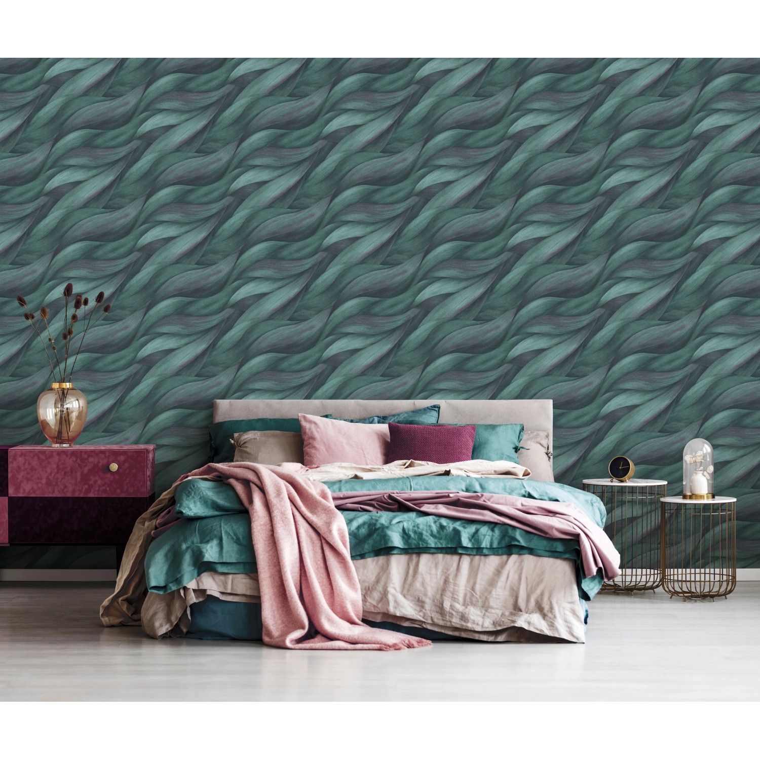 Schlafzimmer mit Erismann Vliestapete Casual Chic Wellen Stormy Türkis an der Wand.