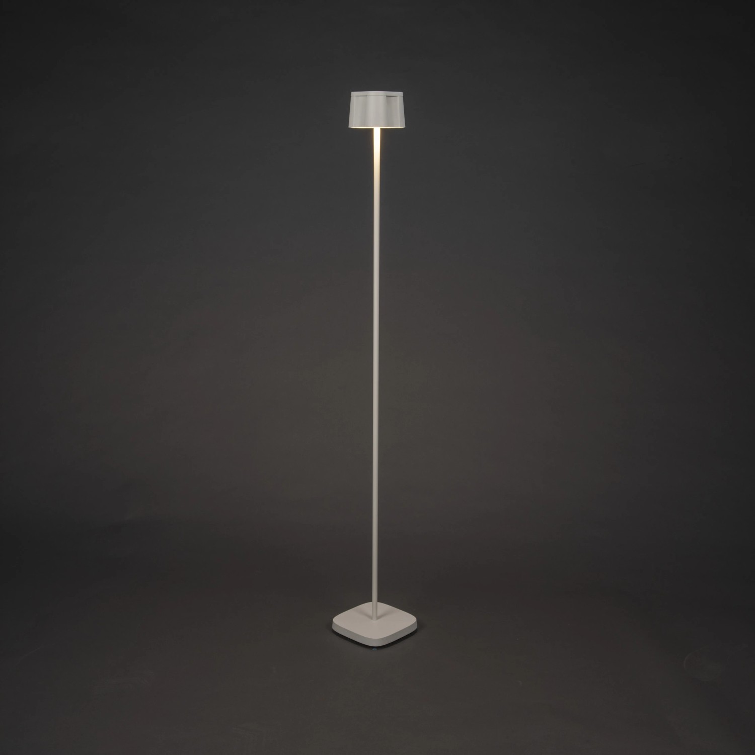 Weiße Konstsmide LED Stehleuchte Nice, 120cm, für Innen- & Außenbereich.