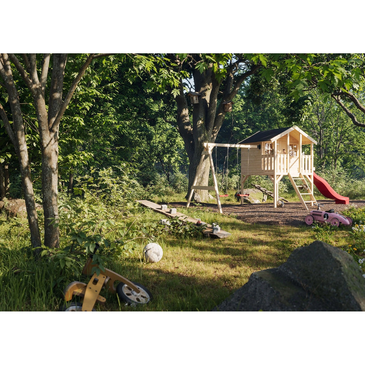 Palmako Toby Spielhaus-Set mit Schaukel und Rutsche im Garten.