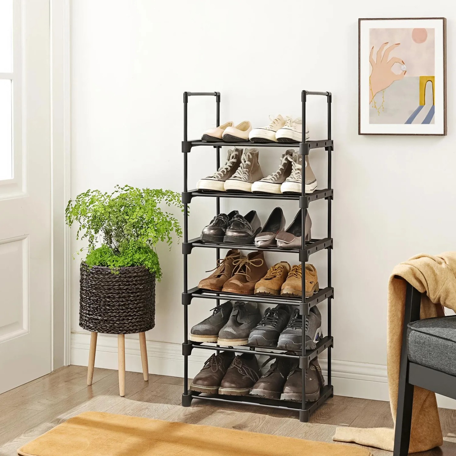 Schwarzes Songmics Schuhregal mit 6 Ebenen für ca. 12 Paar Schuhe.